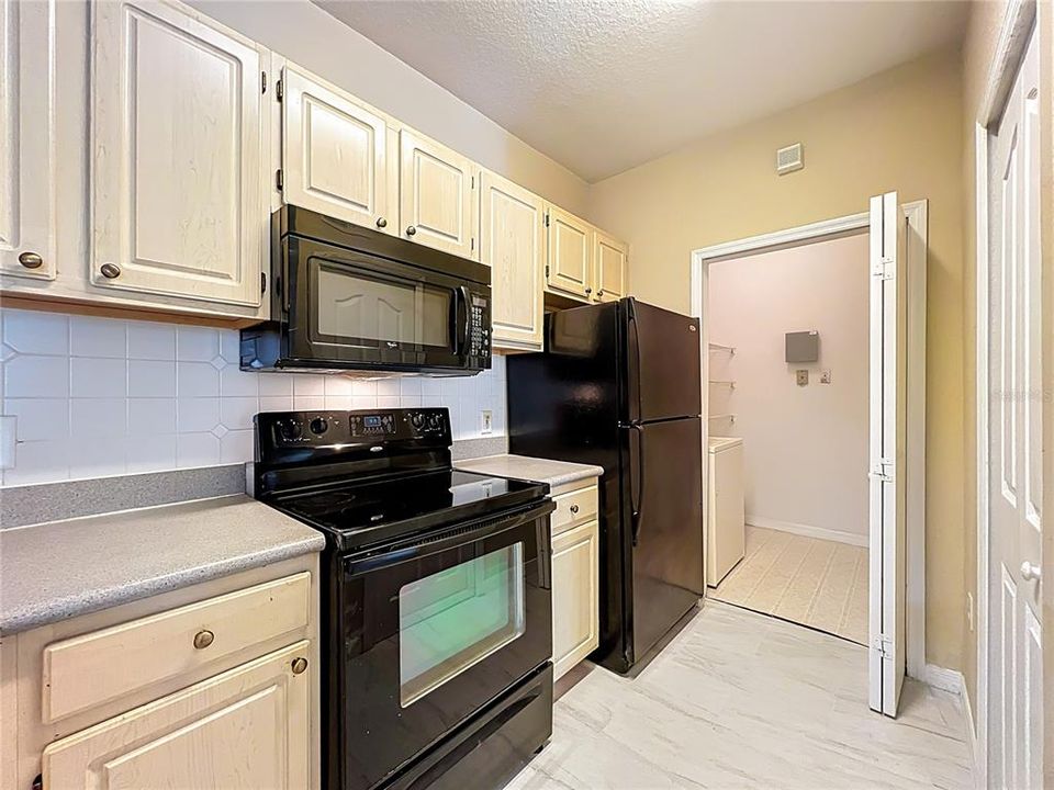 待售: $199,995 (2 贝兹, 2 浴室, 1048 平方英尺)