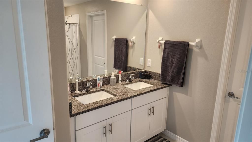 En Venta: $412,900 (5 camas, 2 baños, 2217 Pies cuadrados)