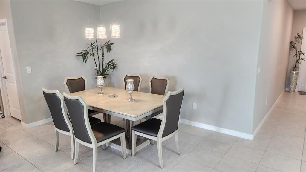 En Venta: $412,900 (5 camas, 2 baños, 2217 Pies cuadrados)