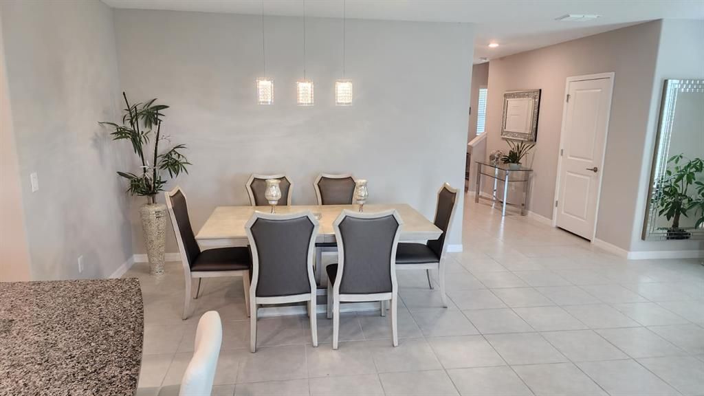 En Venta: $412,900 (5 camas, 2 baños, 2217 Pies cuadrados)