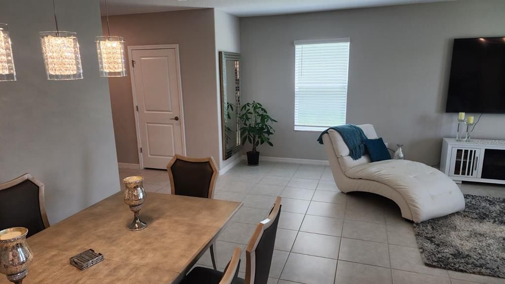 En Venta: $412,900 (5 camas, 2 baños, 2217 Pies cuadrados)