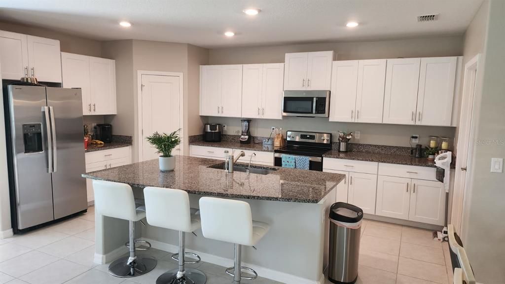 En Venta: $412,900 (5 camas, 2 baños, 2217 Pies cuadrados)