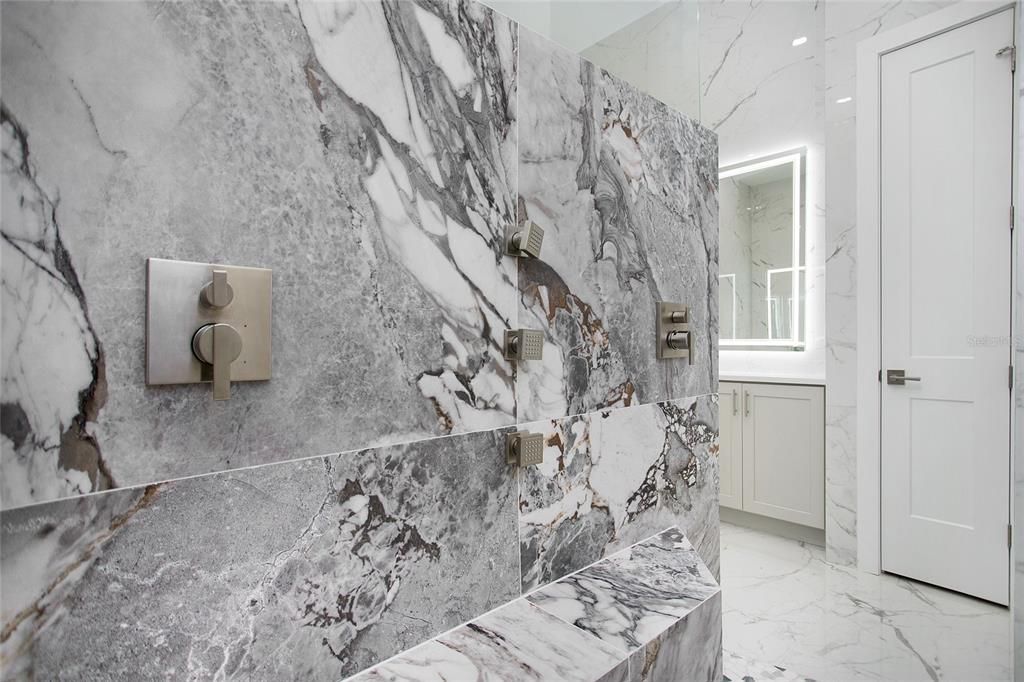 На продажу: $1,299,000 (4 спален, 4 ванн, 2615 Квадратных фут)