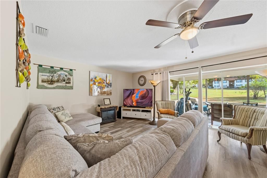 For Sale: $249,900 (3 beds, 2 baths, 1356 Square Feet)