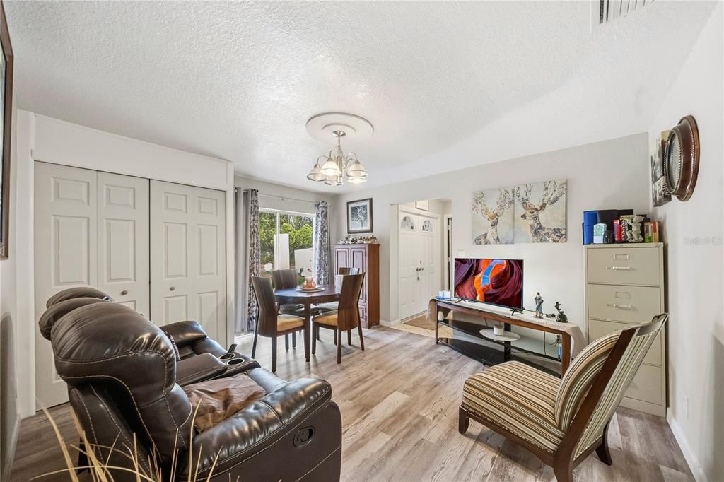 For Sale: $249,900 (3 beds, 2 baths, 1356 Square Feet)