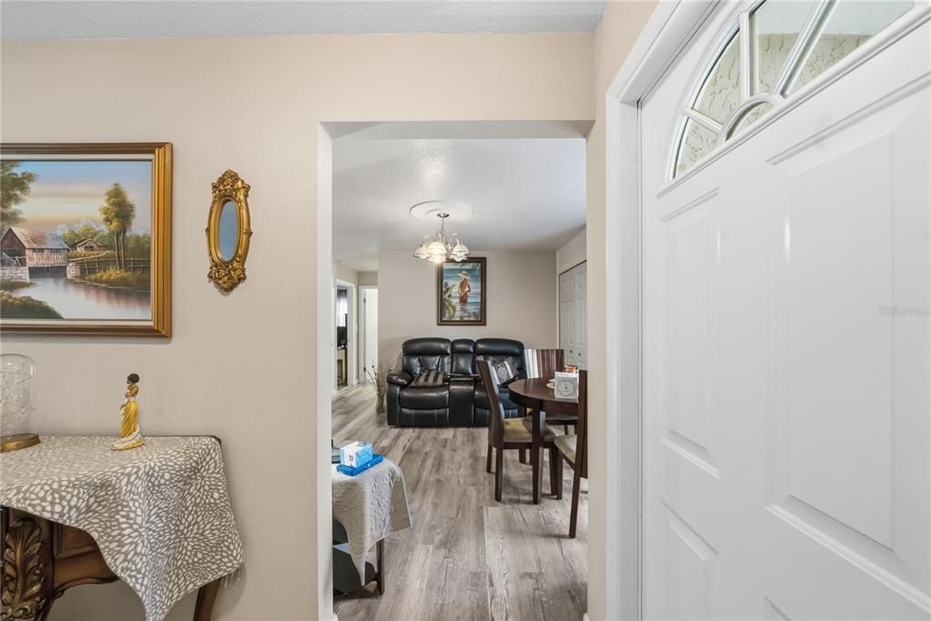 For Sale: $249,900 (3 beds, 2 baths, 1356 Square Feet)