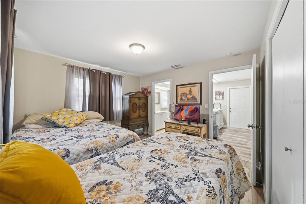 For Sale: $249,900 (3 beds, 2 baths, 1356 Square Feet)