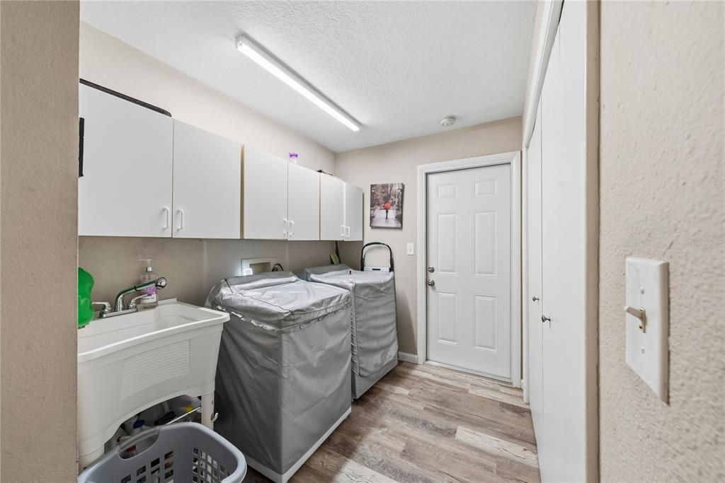 For Sale: $249,900 (3 beds, 2 baths, 1356 Square Feet)