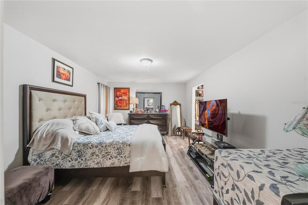 For Sale: $249,900 (3 beds, 2 baths, 1356 Square Feet)