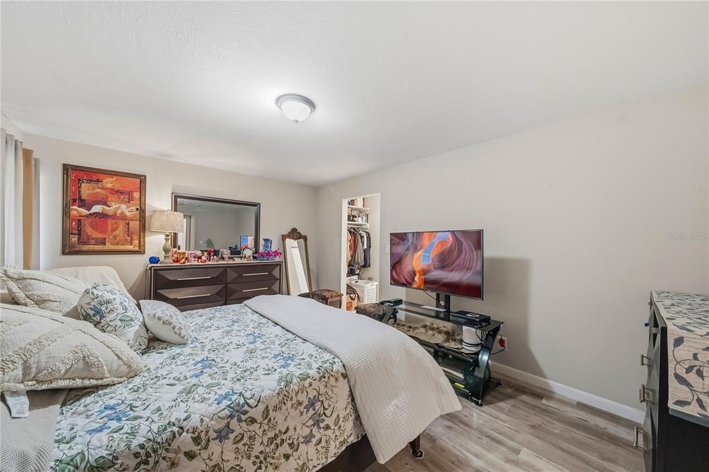 For Sale: $249,900 (3 beds, 2 baths, 1356 Square Feet)