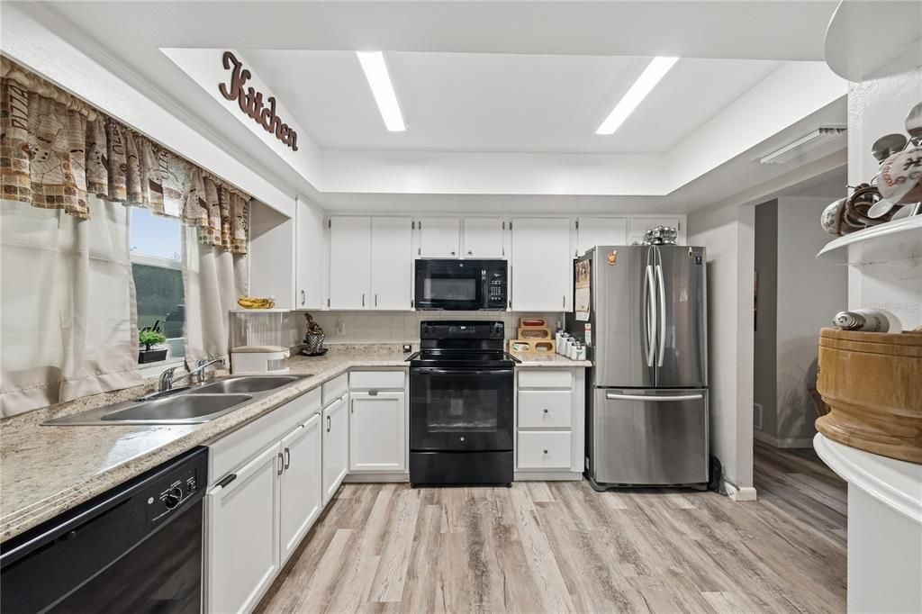 For Sale: $249,900 (3 beds, 2 baths, 1356 Square Feet)