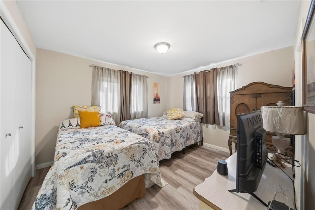 For Sale: $249,900 (3 beds, 2 baths, 1356 Square Feet)