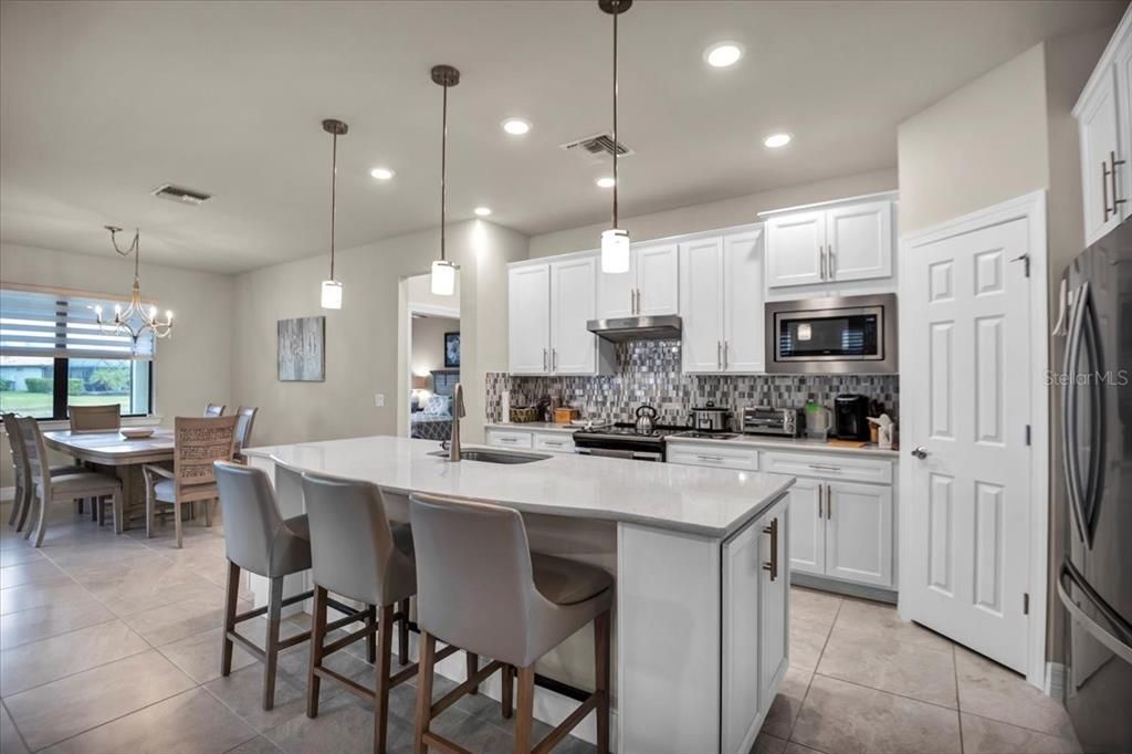 For Sale: $529,900 (2 beds, 2 baths, 1860 Square Feet)