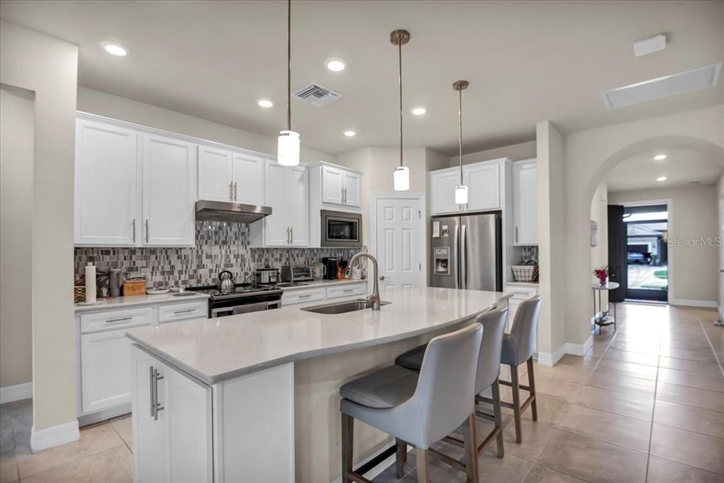 For Sale: $529,900 (2 beds, 2 baths, 1860 Square Feet)