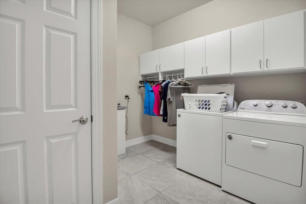 For Sale: $529,900 (2 beds, 2 baths, 1860 Square Feet)