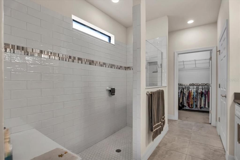 For Sale: $529,900 (2 beds, 2 baths, 1860 Square Feet)