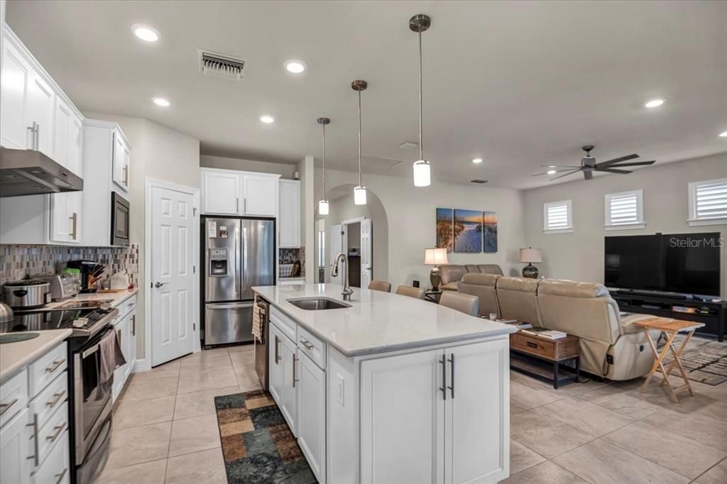 For Sale: $529,900 (2 beds, 2 baths, 1860 Square Feet)