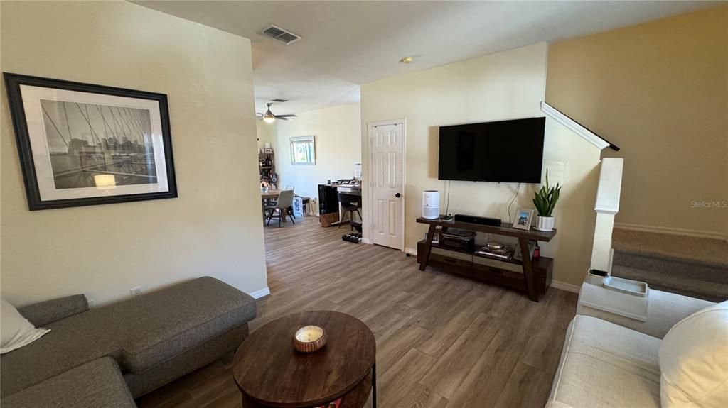 For Rent: $2,195 (2 beds, 2 baths, 1168 Square Feet)