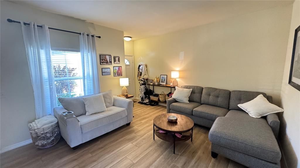 For Rent: $2,195 (2 beds, 2 baths, 1168 Square Feet)