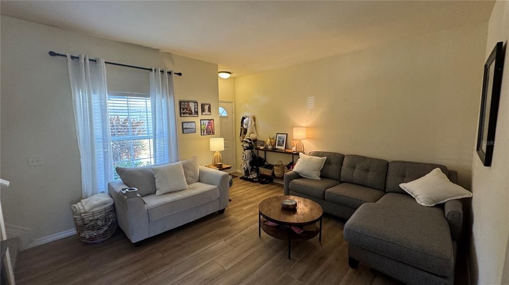For Rent: $2,195 (2 beds, 2 baths, 1168 Square Feet)