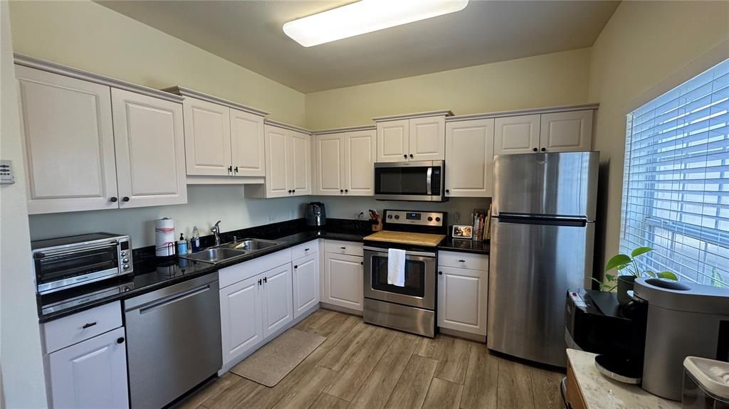 For Rent: $2,195 (2 beds, 2 baths, 1168 Square Feet)