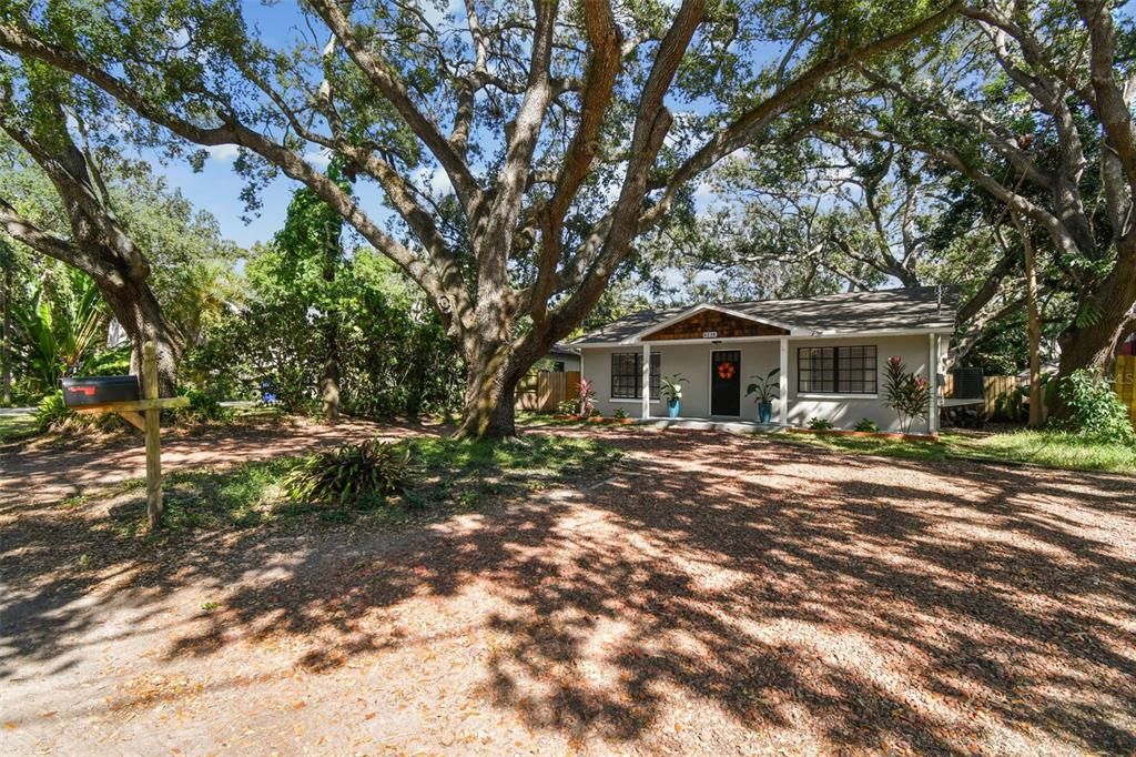 For Rent: $2,700 (3 beds, 1 baths, 1156 Square Feet)