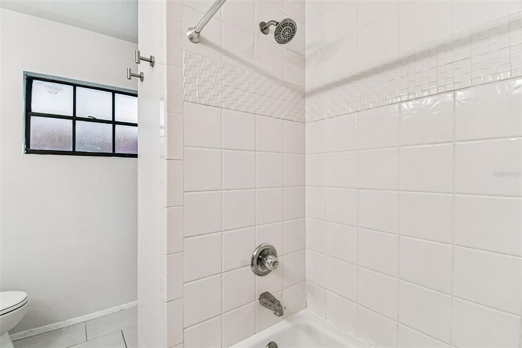 For Rent: $2,700 (3 beds, 1 baths, 1156 Square Feet)