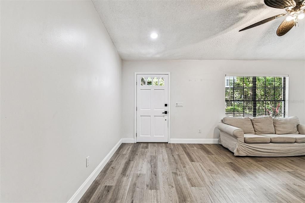 For Rent: $2,700 (3 beds, 1 baths, 1156 Square Feet)