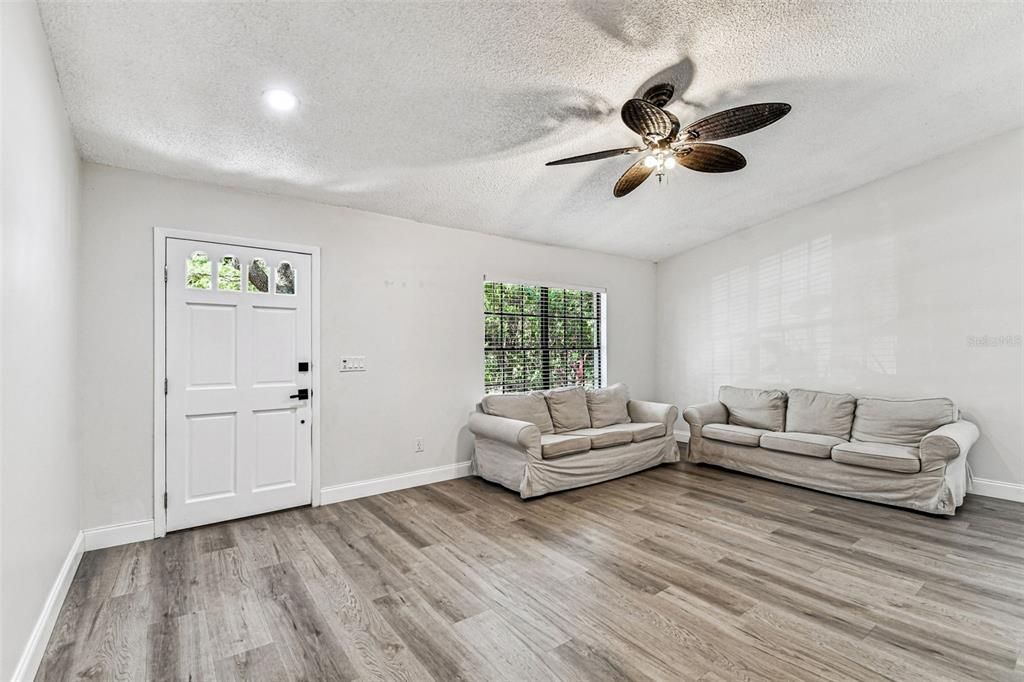 For Rent: $2,700 (3 beds, 1 baths, 1156 Square Feet)