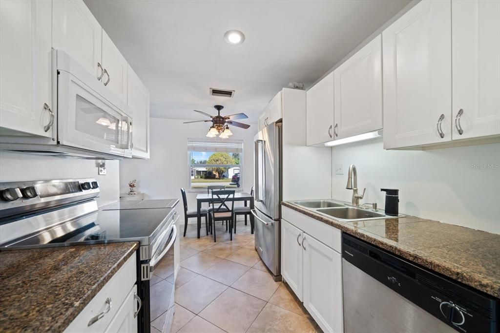 待售: $348,000 (3 贝兹, 1 浴室, 1154 平方英尺)