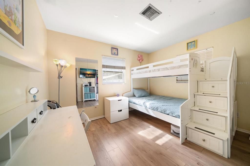 待售: $348,000 (3 贝兹, 1 浴室, 1154 平方英尺)