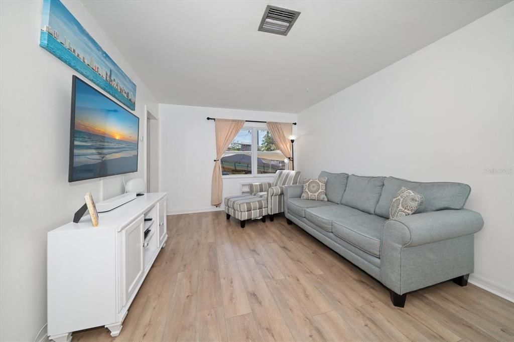 待售: $348,000 (3 贝兹, 1 浴室, 1154 平方英尺)