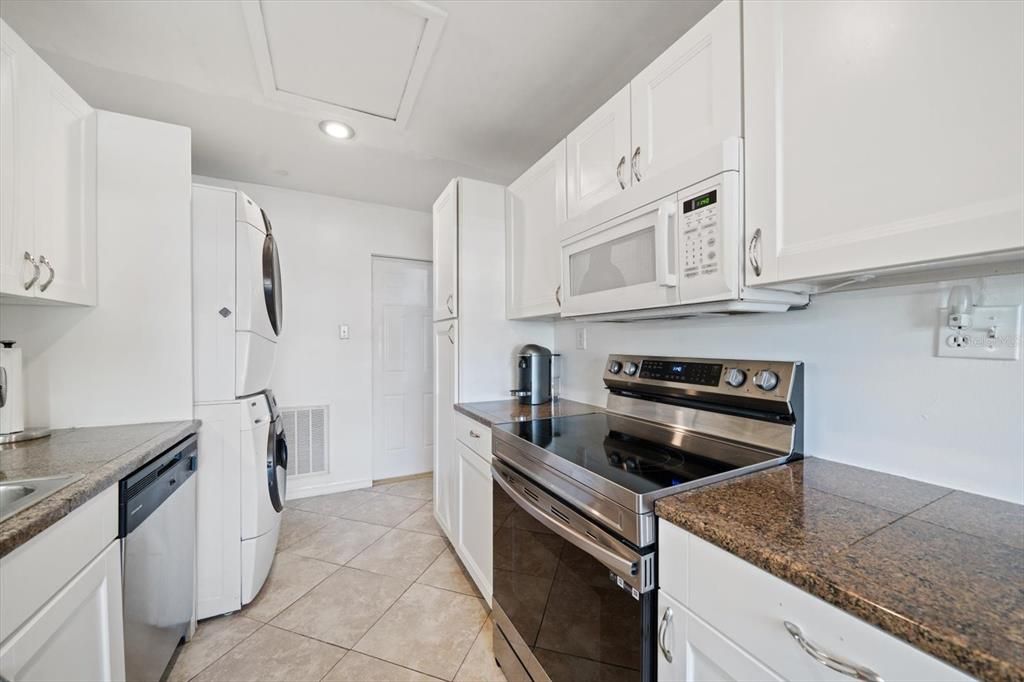 待售: $348,000 (3 贝兹, 1 浴室, 1154 平方英尺)