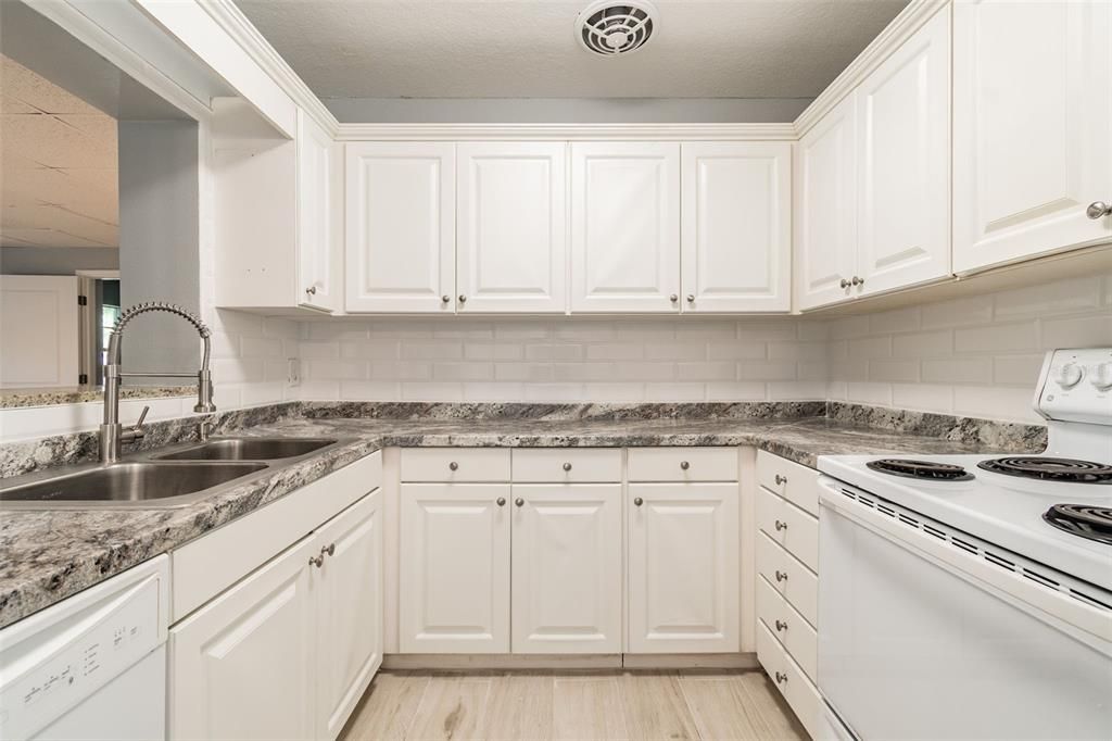 В аренду: $3,200 (4 спален, 2 ванн, 1930 Квадратных фут)