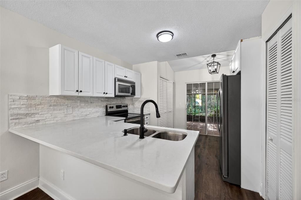 For Sale: $249,950 (2 beds, 2 baths, 1187 Square Feet)