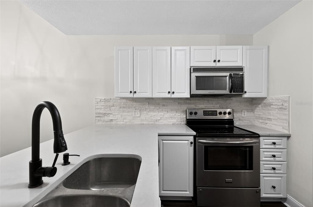 For Sale: $249,950 (2 beds, 2 baths, 1187 Square Feet)