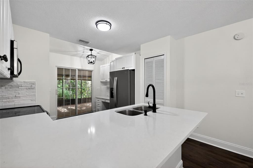 For Sale: $249,950 (2 beds, 2 baths, 1187 Square Feet)