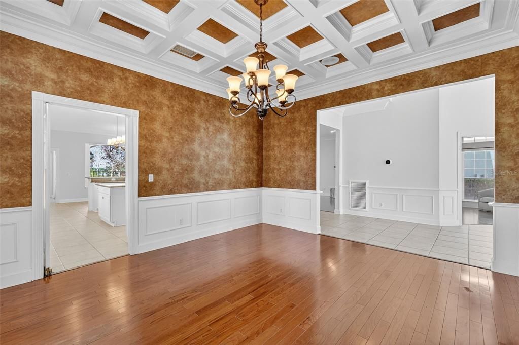 待售: $1,500,000 (5 贝兹, 3 浴室, 5573 平方英尺)