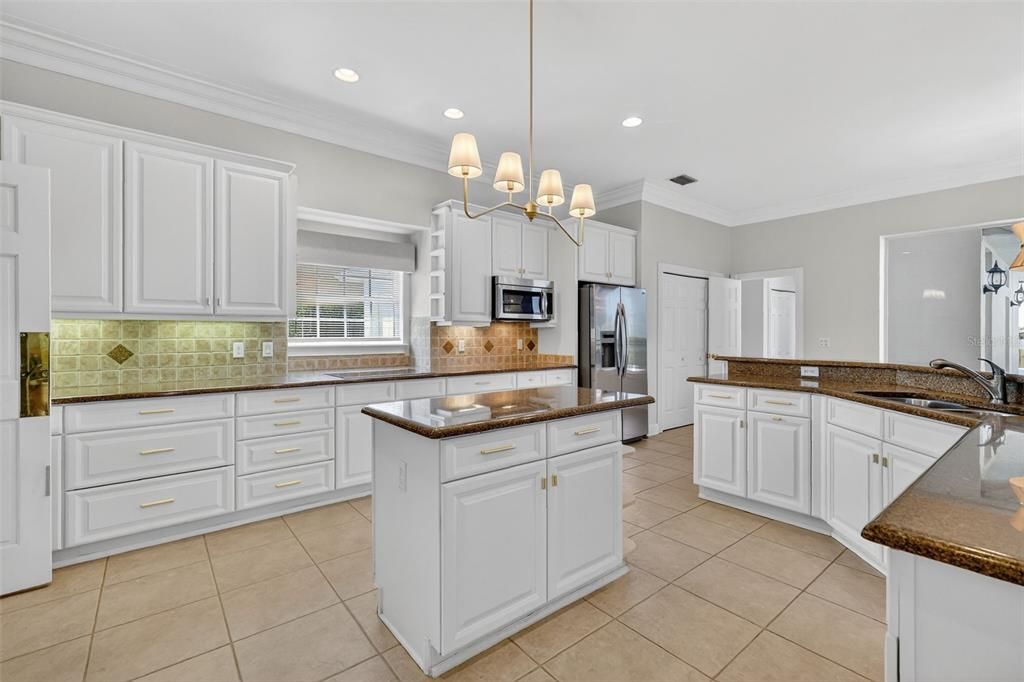 待售: $1,500,000 (5 贝兹, 3 浴室, 5573 平方英尺)