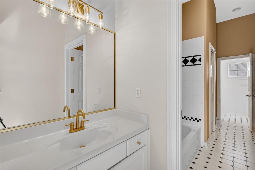 待售: $1,500,000 (5 贝兹, 3 浴室, 5573 平方英尺)