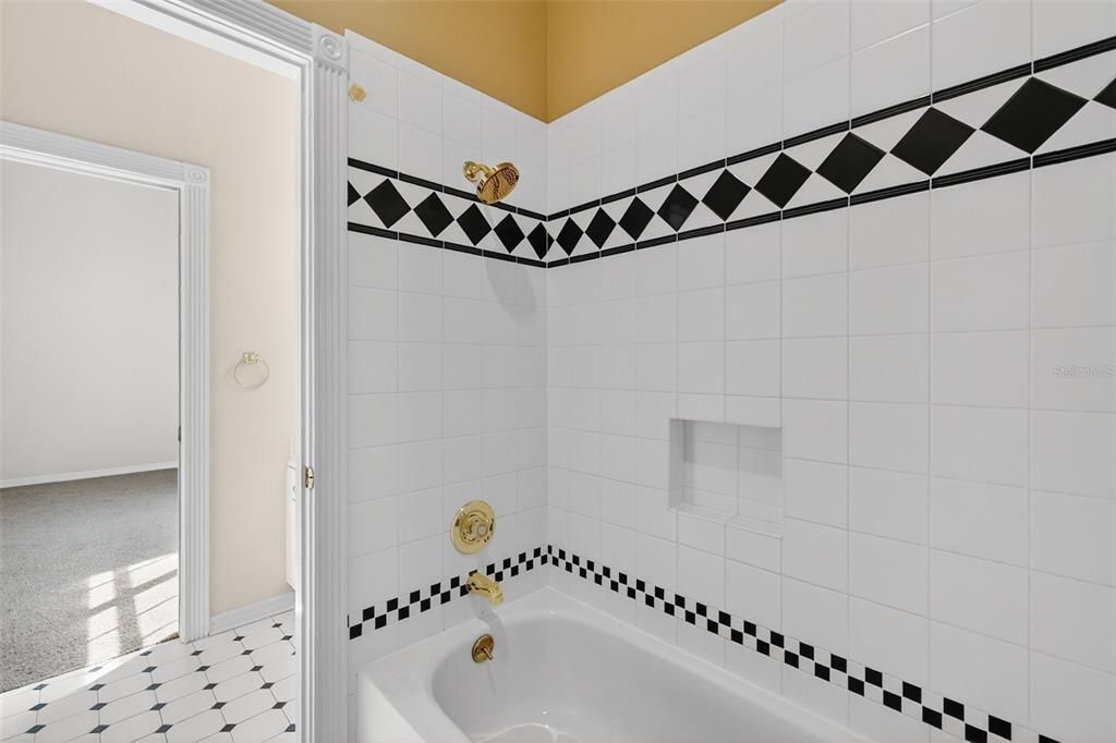 待售: $1,500,000 (5 贝兹, 3 浴室, 5573 平方英尺)