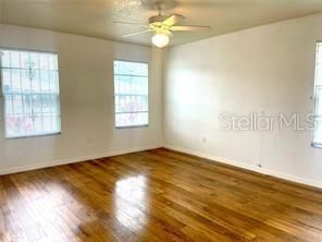 For Rent: $1,800 (3 beds, 2 baths, 1196 Square Feet)