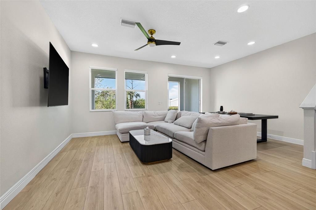 На продажу: $409,000 (3 спален, 2 ванн, 1816 Квадратных фут)