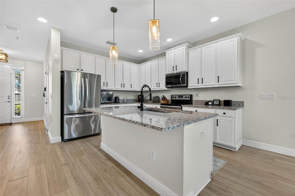 На продажу: $409,000 (3 спален, 2 ванн, 1816 Квадратных фут)