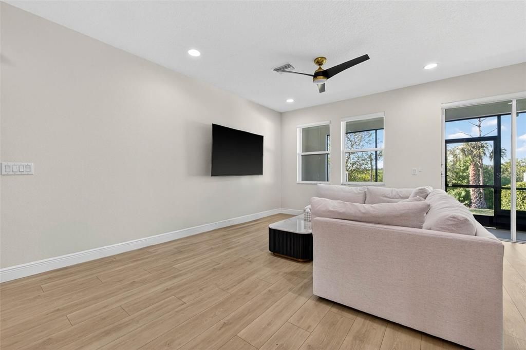 На продажу: $409,000 (3 спален, 2 ванн, 1816 Квадратных фут)