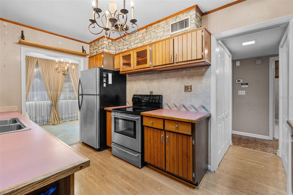 For Sale: $464,900 (3 beds, 2 baths, 1721 Square Feet)