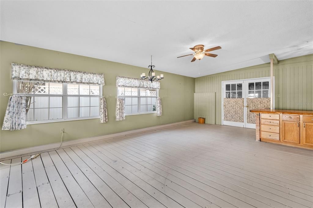 For Sale: $464,900 (3 beds, 2 baths, 1721 Square Feet)