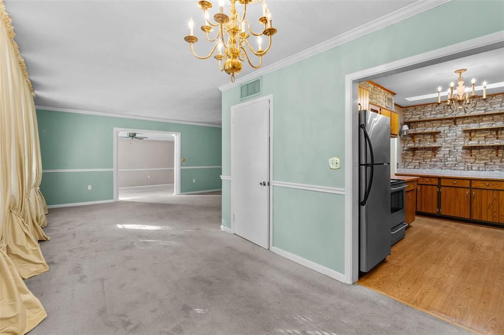 For Sale: $464,900 (3 beds, 2 baths, 1721 Square Feet)