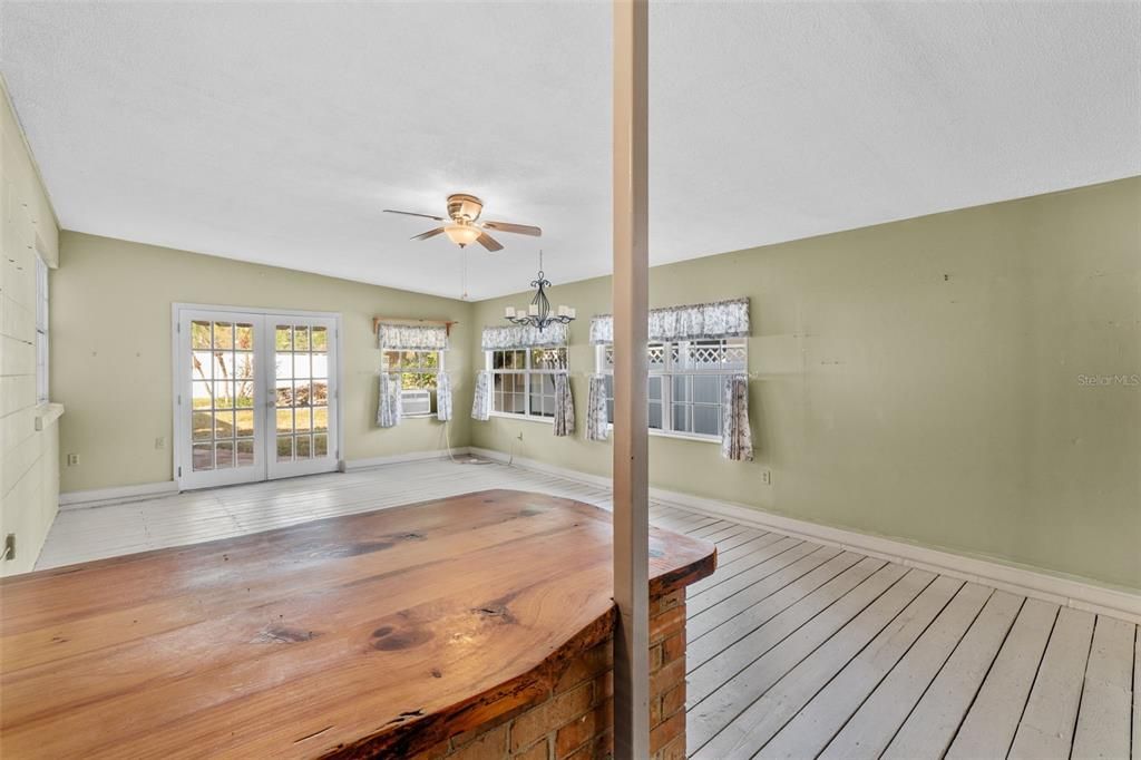 For Sale: $464,900 (3 beds, 2 baths, 1721 Square Feet)