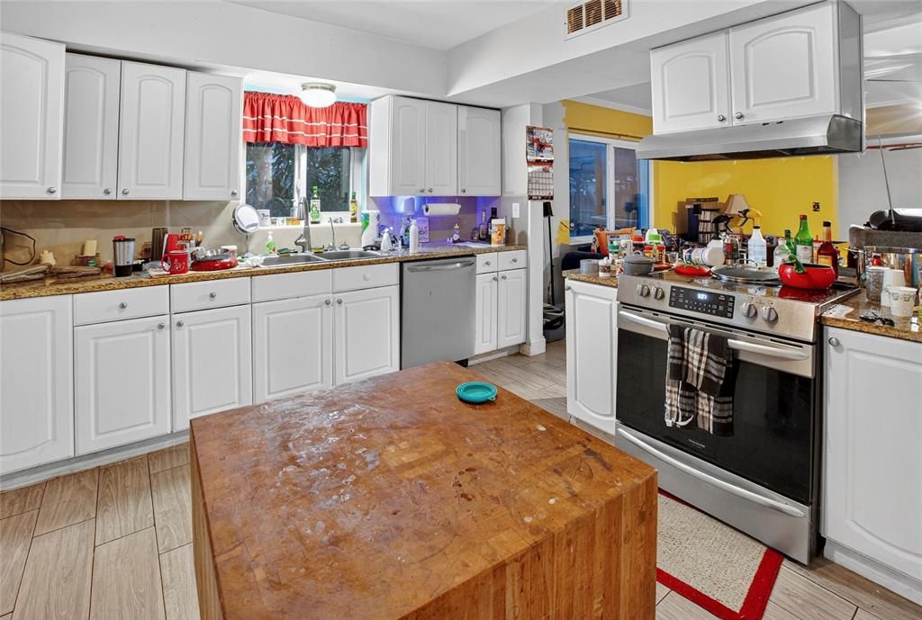 En Venta: $359,000 (2 camas, 2 baños, 1543 Pies cuadrados)